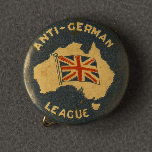 'Patriotic' badge. Collection of Ed J.