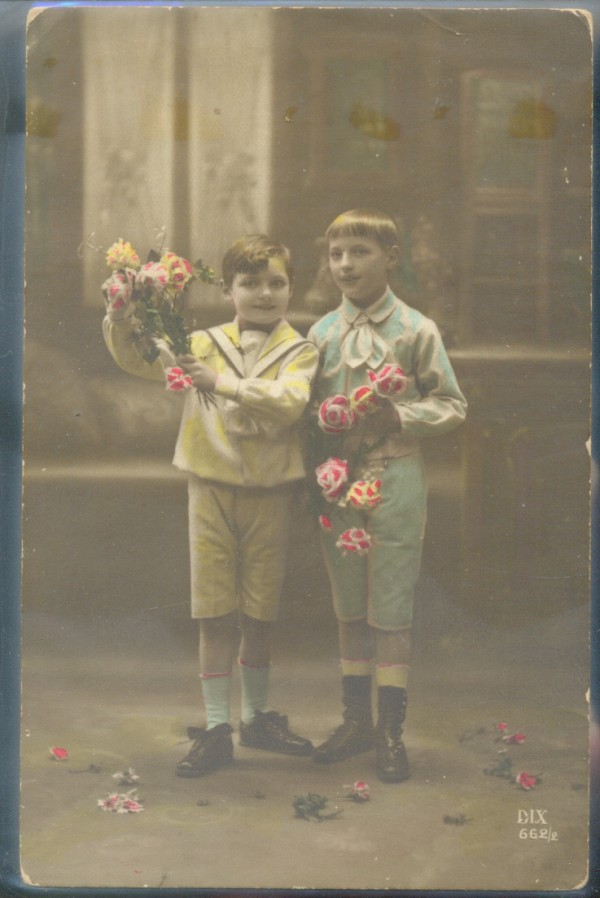 [Two well dressed French boys with flowers], postcard, 14 x 9.5 cm, circa 1917. Collection of K. Houston.