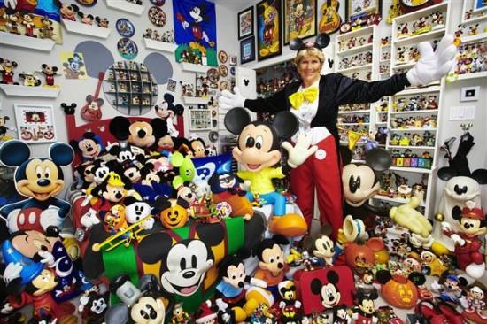 Mickey mouse collector (in USA) from Extreme Collectors.